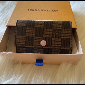 LOUIS VUITTON DE 6 KEY HOLDER
